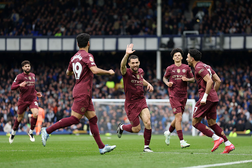 PL: hajrában szerzett gólokkal aratott fontos győzelmet az Everton otthonában a Manchester City – videóval